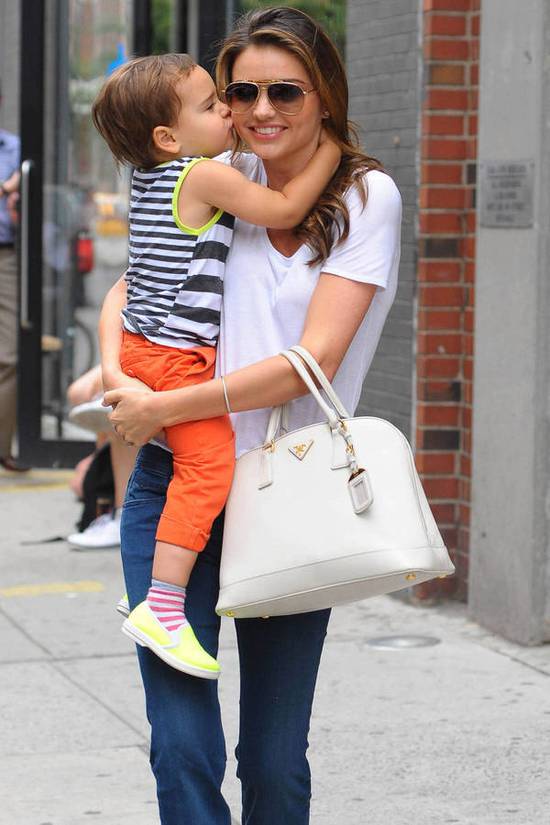 米兰达·可儿 (Miranda Kerr)  和儿子弗里恩·布鲁姆 (Flynn Bloom)