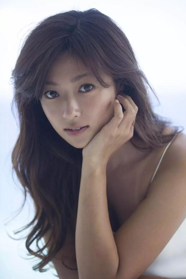 日本网友票选：最想和TA发生不伦恋的男女明星