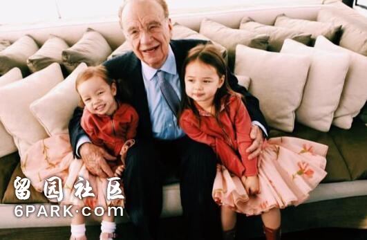 混血女儿庆祝邓文迪50岁生日，两个女儿颜值简直差太大！