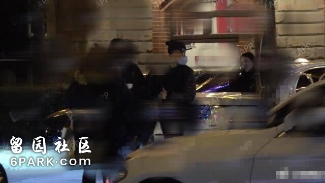 首度同框!范冰冰李晨寒夜共吃火锅,网友:这个男人有担当!