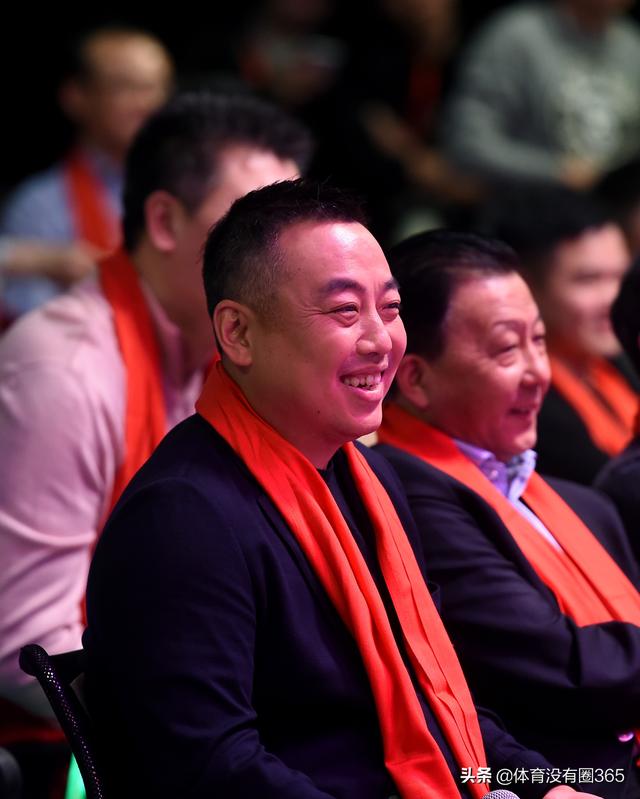 刘国梁笑开了花，丁宁跳起了舞，马龙帅到爆表，国乒春晚太嗨了