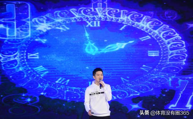 刘国梁笑开了花，丁宁跳起了舞，马龙帅到爆表，国乒春晚太嗨了