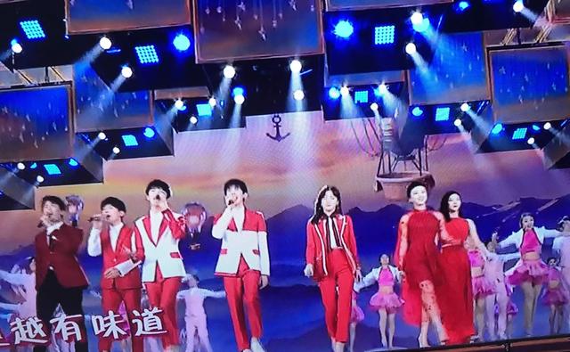 春晚上的秦岚，让人看到了中年女星身上的更多可能
